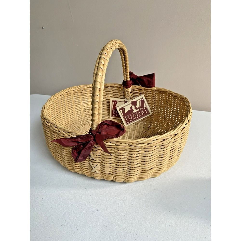 Pleasant Company American‎ Girl Wicker Basket With Tags and Bows